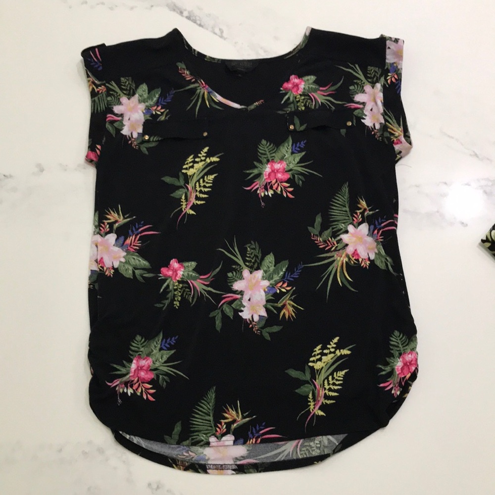 Floral maternity shirt